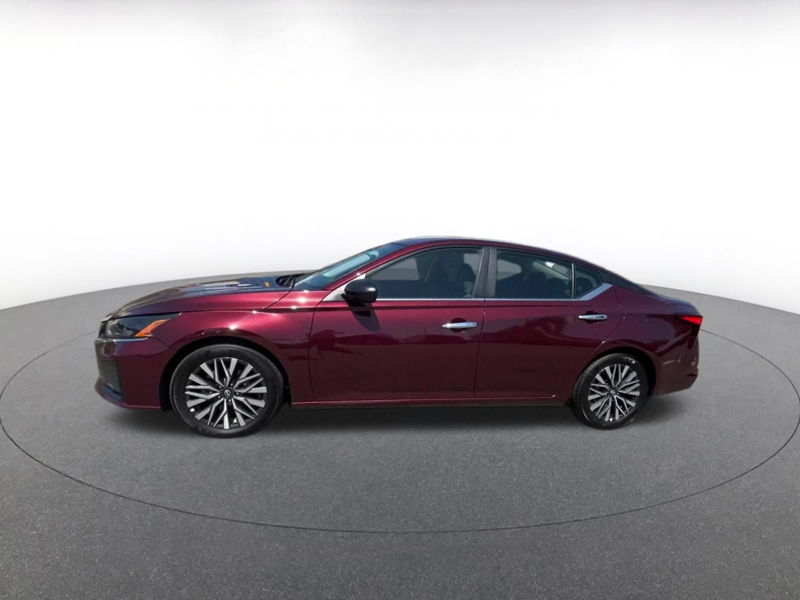 Used 2025 Nissan Altima 2.5 SV FWD image 8