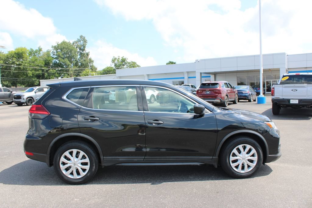 Used 2017 Nissan Rogue S FWD image 11