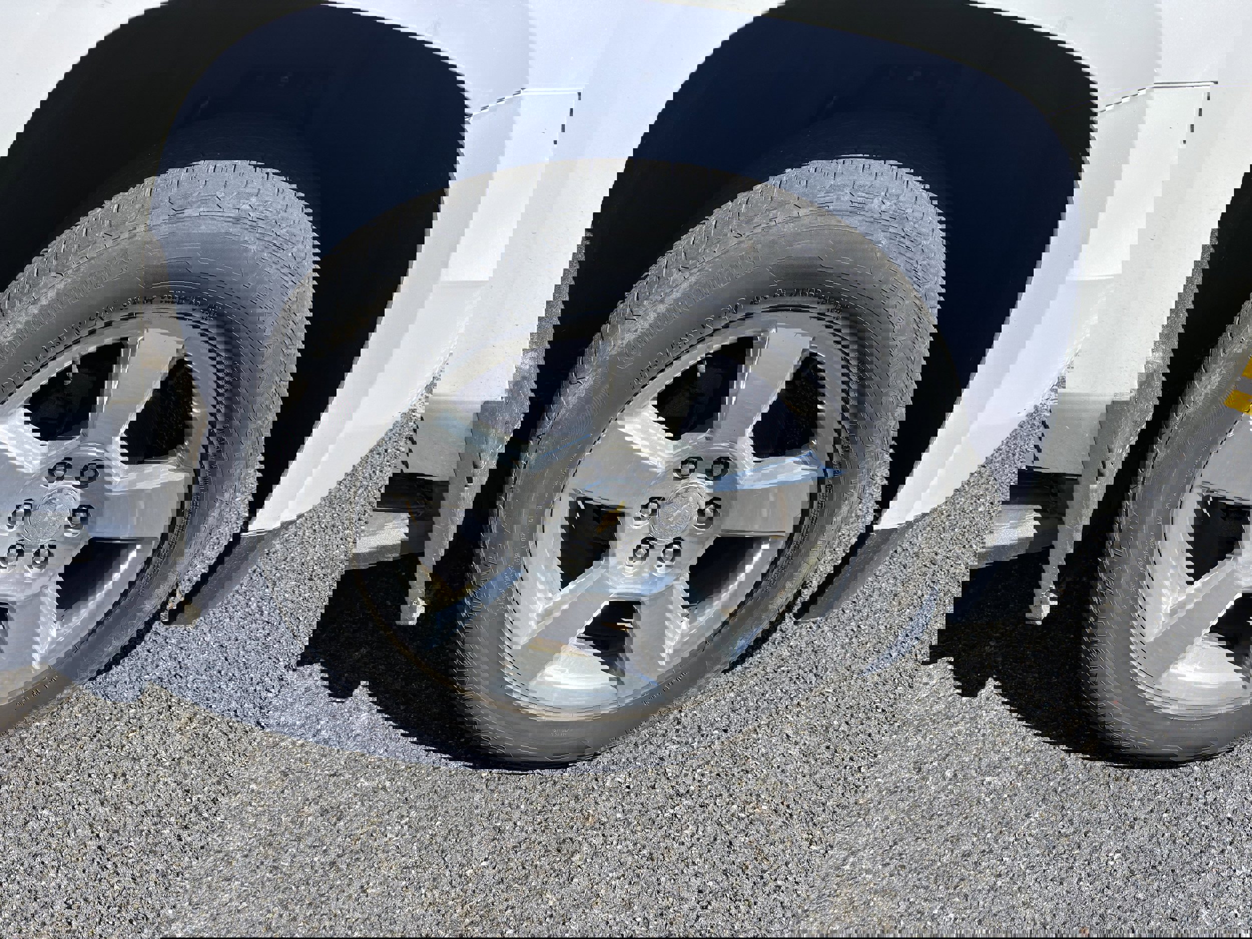 Used 2019 Chevrolet Suburban LT w/ Luxury Package AWD/4WD image 4