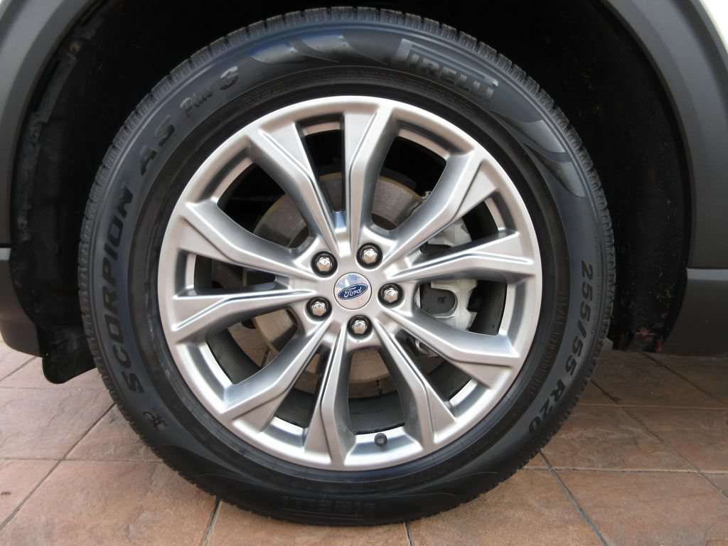 Certified 2023 Ford Explorer XLT w/ Equipment Group 202A AWD/4WD image 8