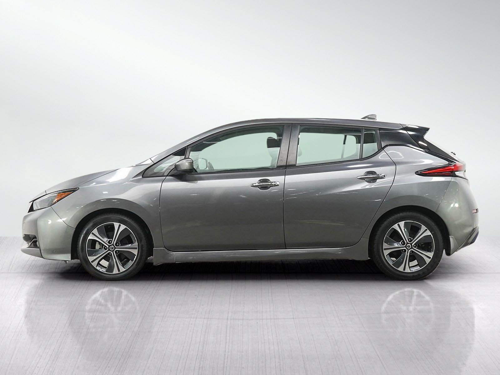 Used 2020 Nissan Leaf SV FWD image 2