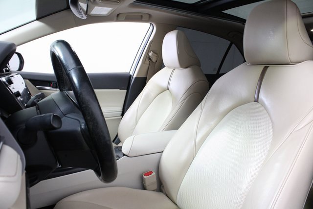 Used 2020 Toyota Camry XLE image 13