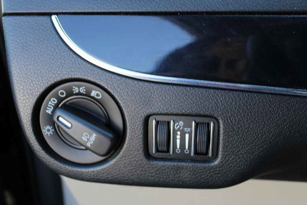 Used 2016 Dodge Grand Caravan SXT image 13
