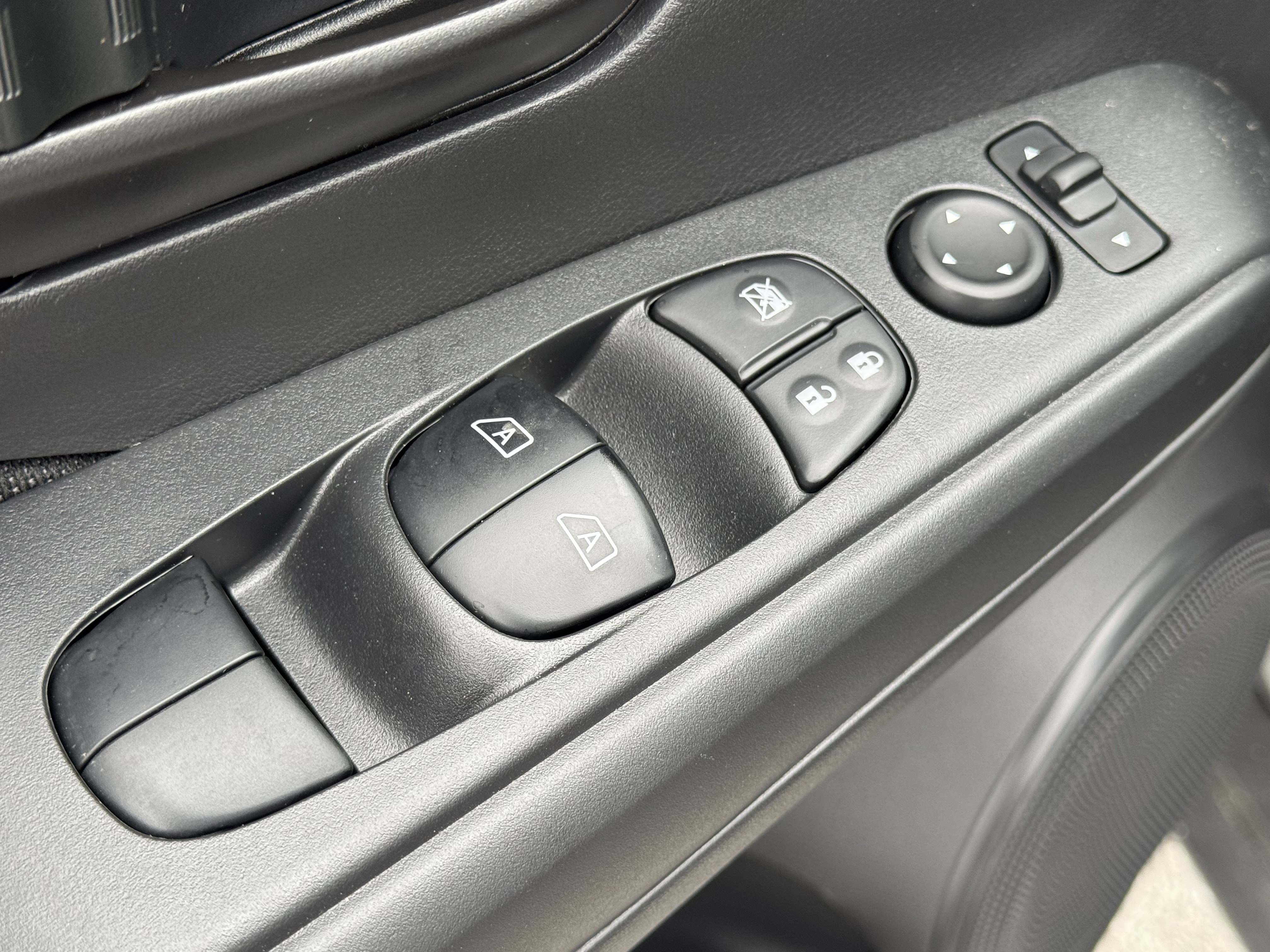 Used 2025 Nissan Kicks Play S image 24