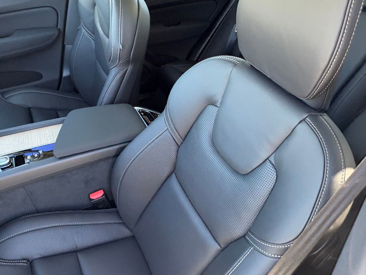 New 2026 Volvo XC60 B5 Ultra w/ Protection Package Premier image 19