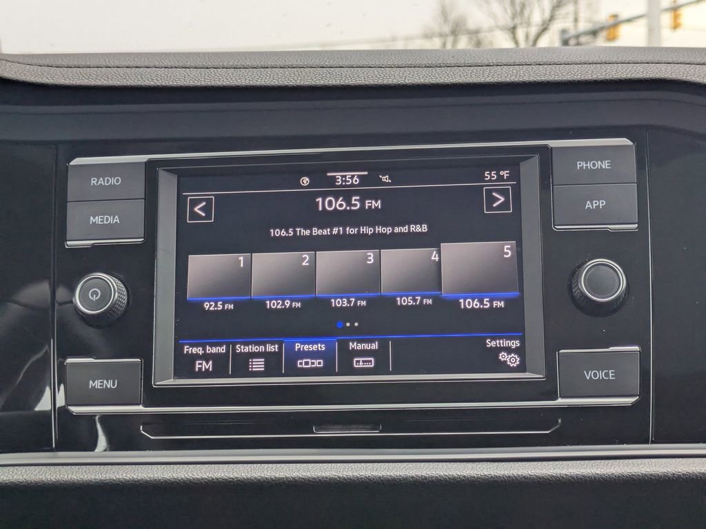 Used 2023 Volkswagen Jetta SE FWD image 17