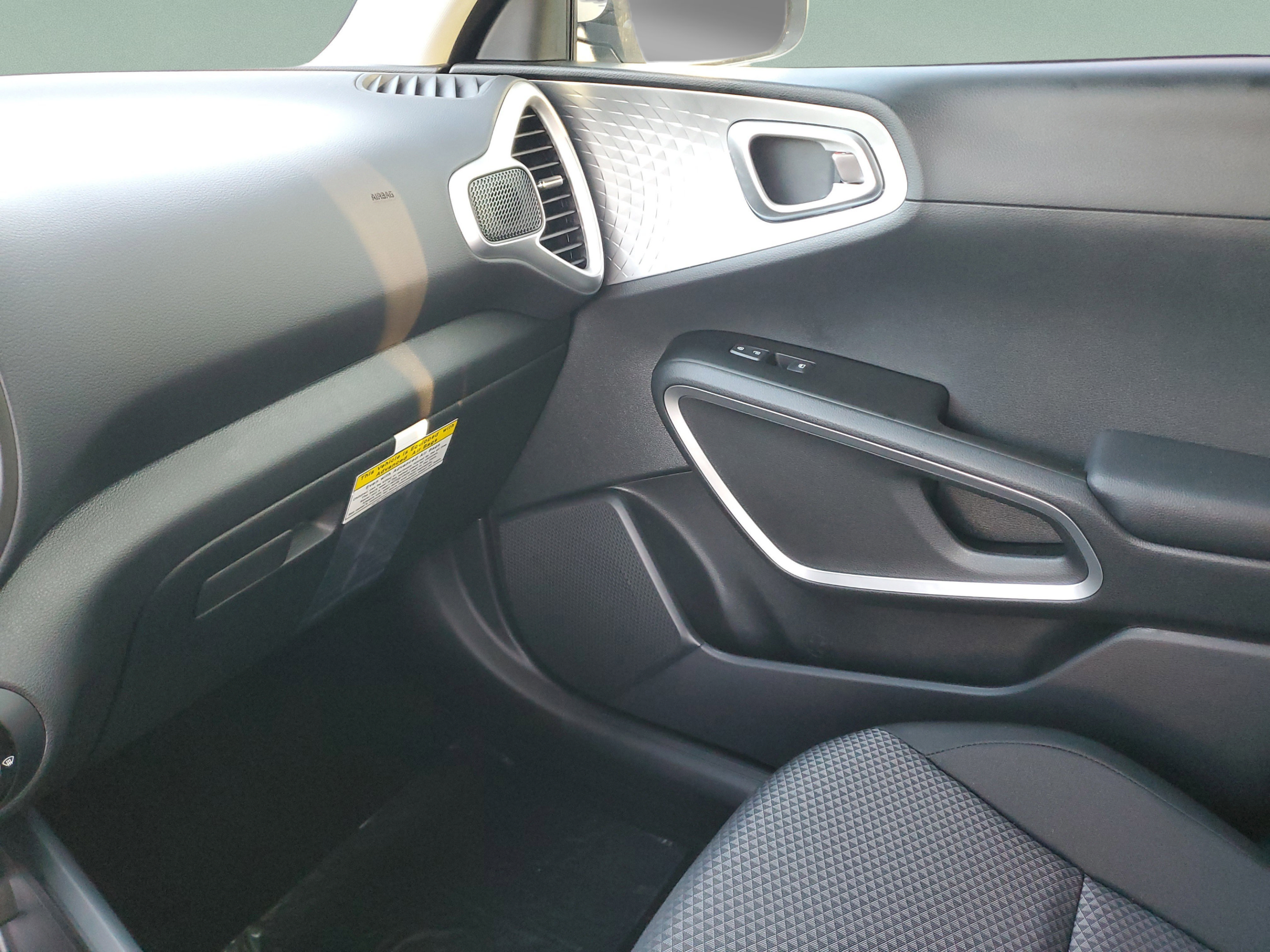Used 2025 Kia Soul LX FWD image 27