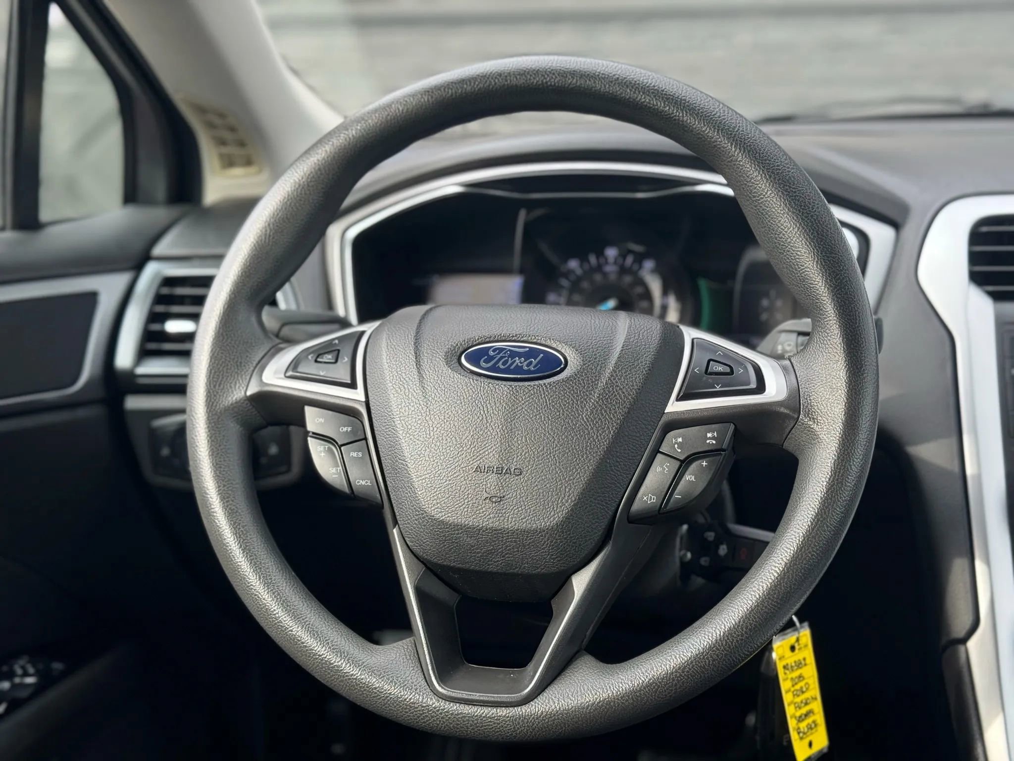 Used 2015 Ford Fusion SE image 24