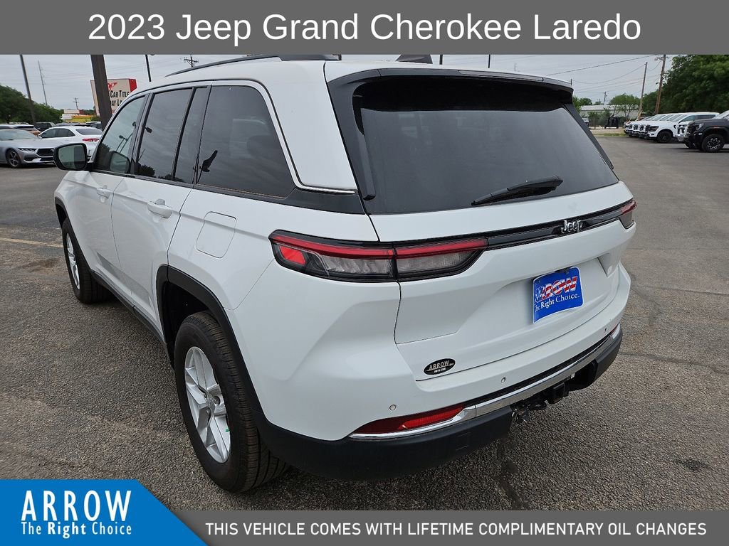 Used 2023 Jeep Grand Cherokee Laredo AWD/4WD image 9