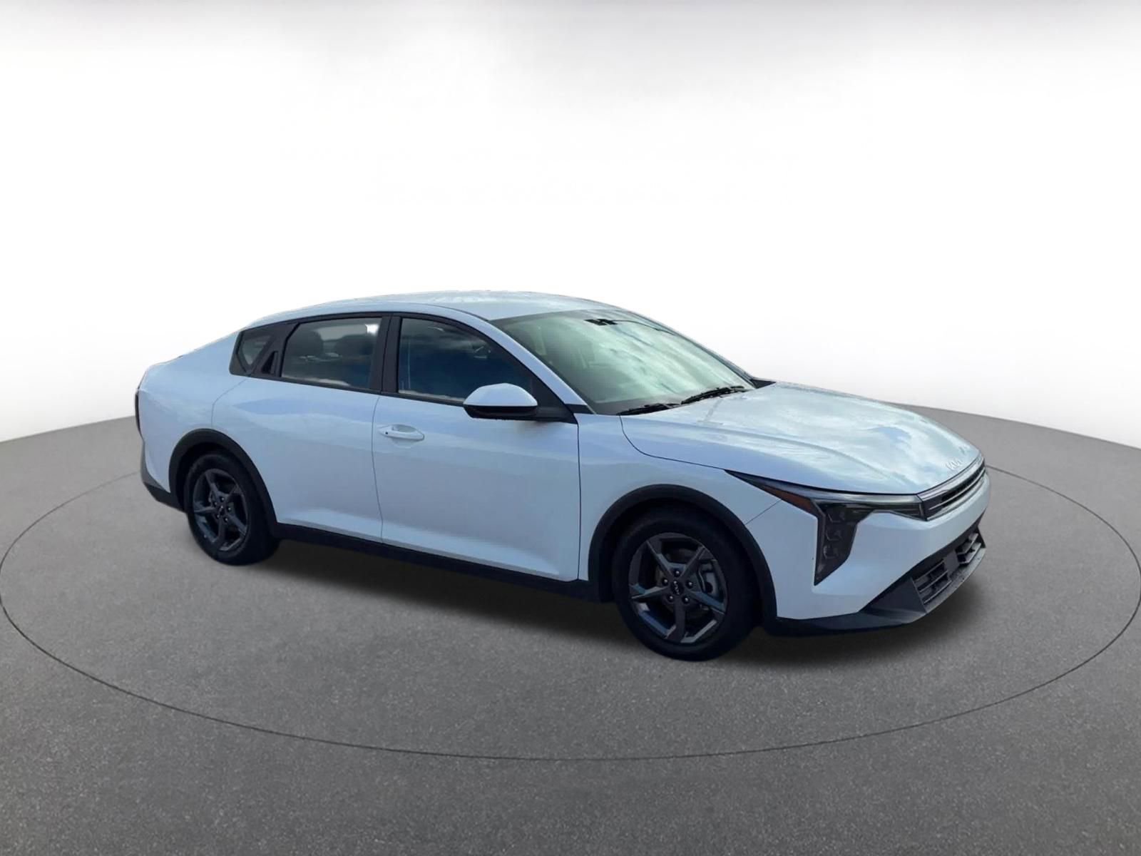Used 2025 Kia K4 LXS image 2