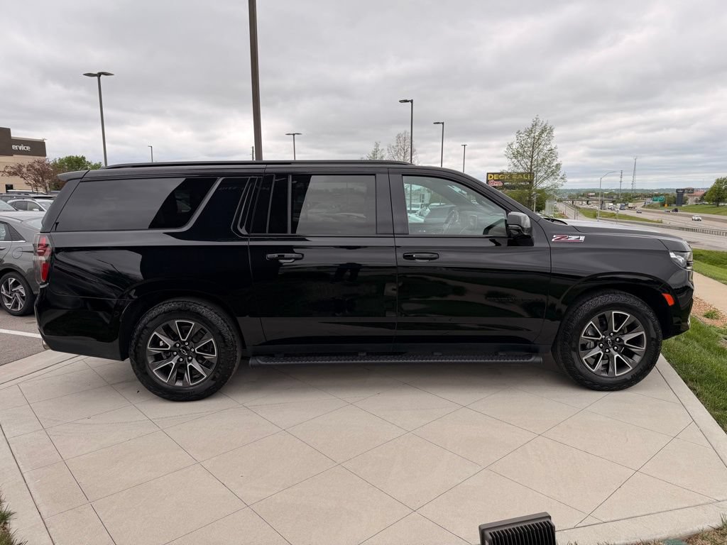 Used 2024 Chevrolet Suburban Z71 w/ Off-Road Capability Package AWD/4WD image 9