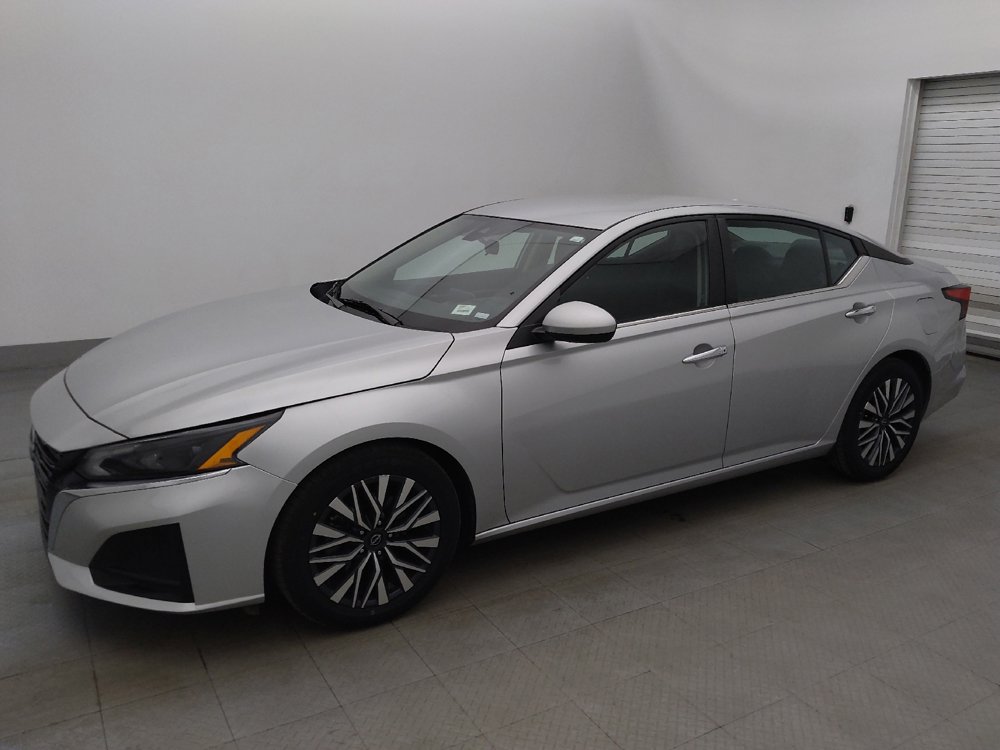 Used 2023 Nissan Altima 2.5 SV image 2