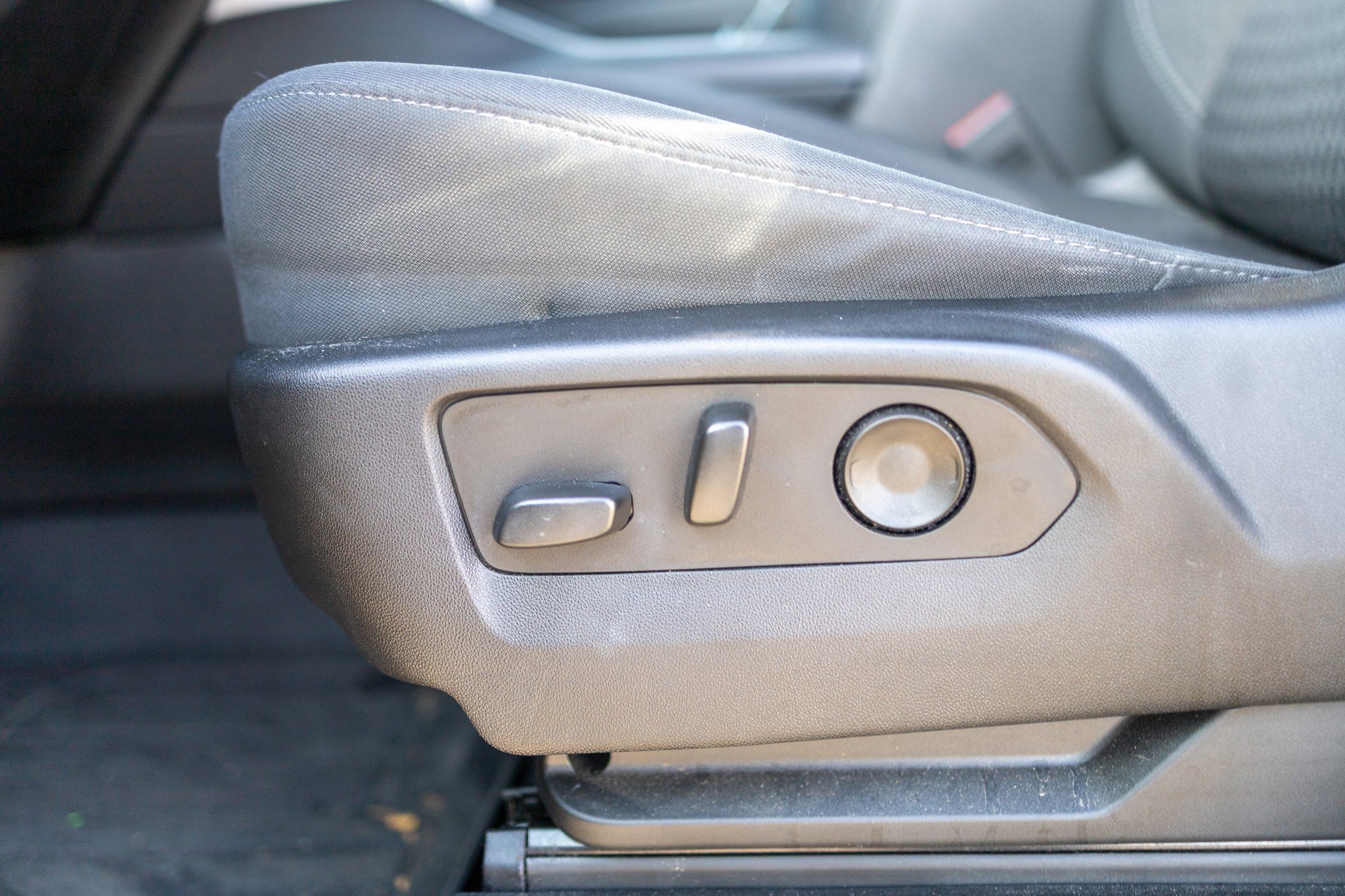 Used 2023 GMC Yukon XL SLE image 15