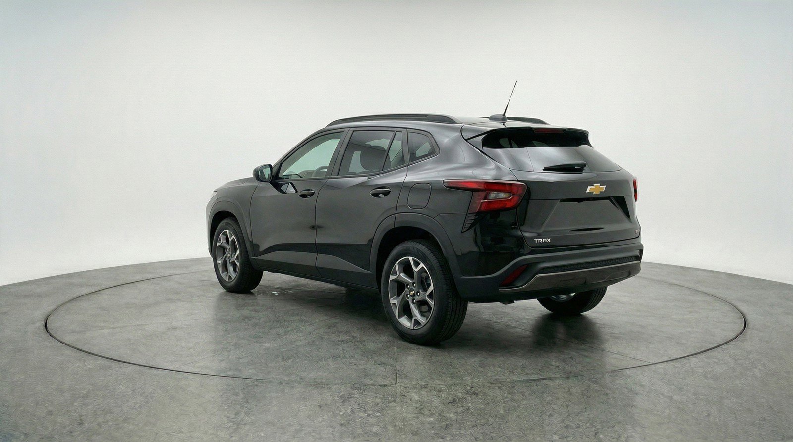 Used 2025 Chevrolet Trax LT FWD image 6