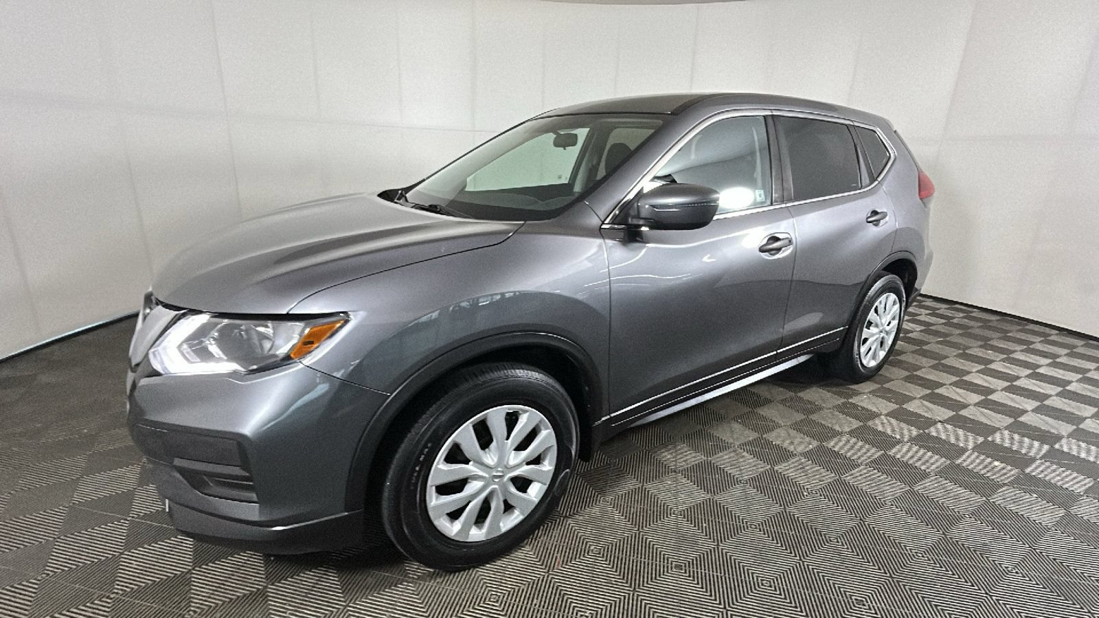 Used 2019 Nissan Rogue S FWD image 6