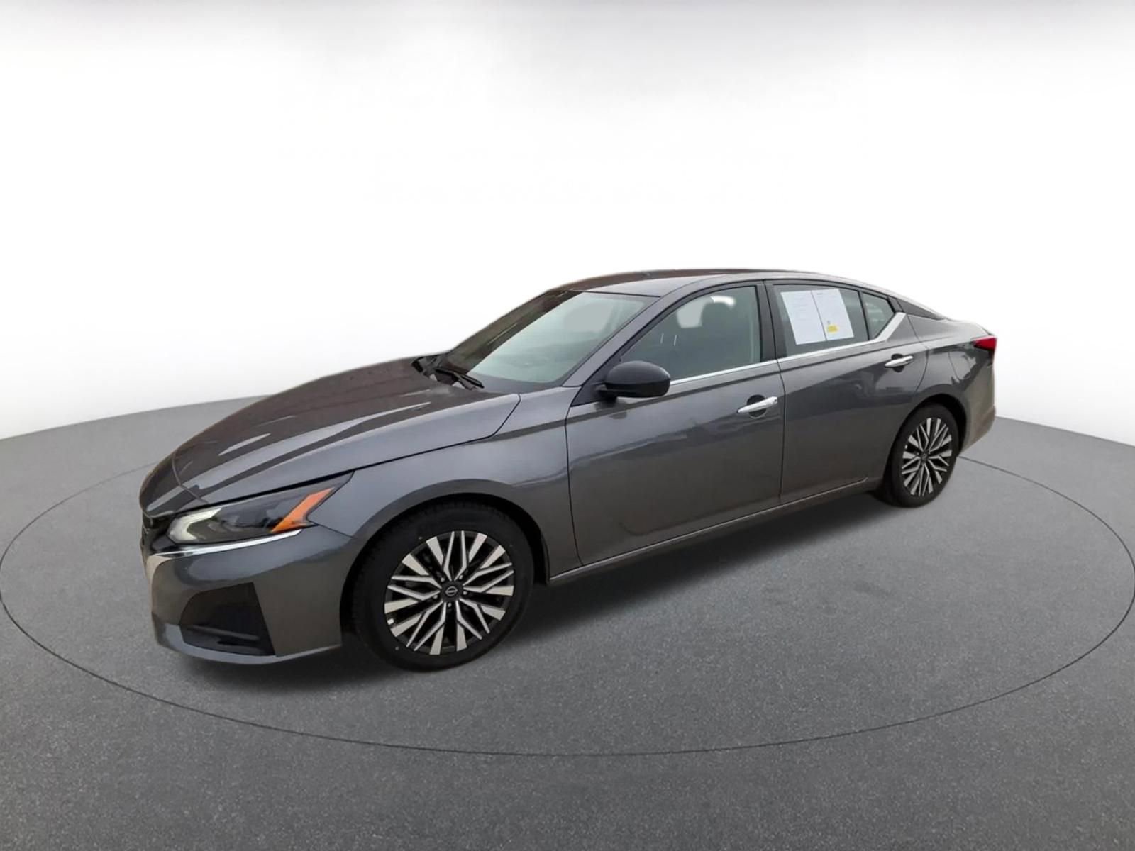 Used 2025 Nissan Altima 2.5 SV FWD image 8