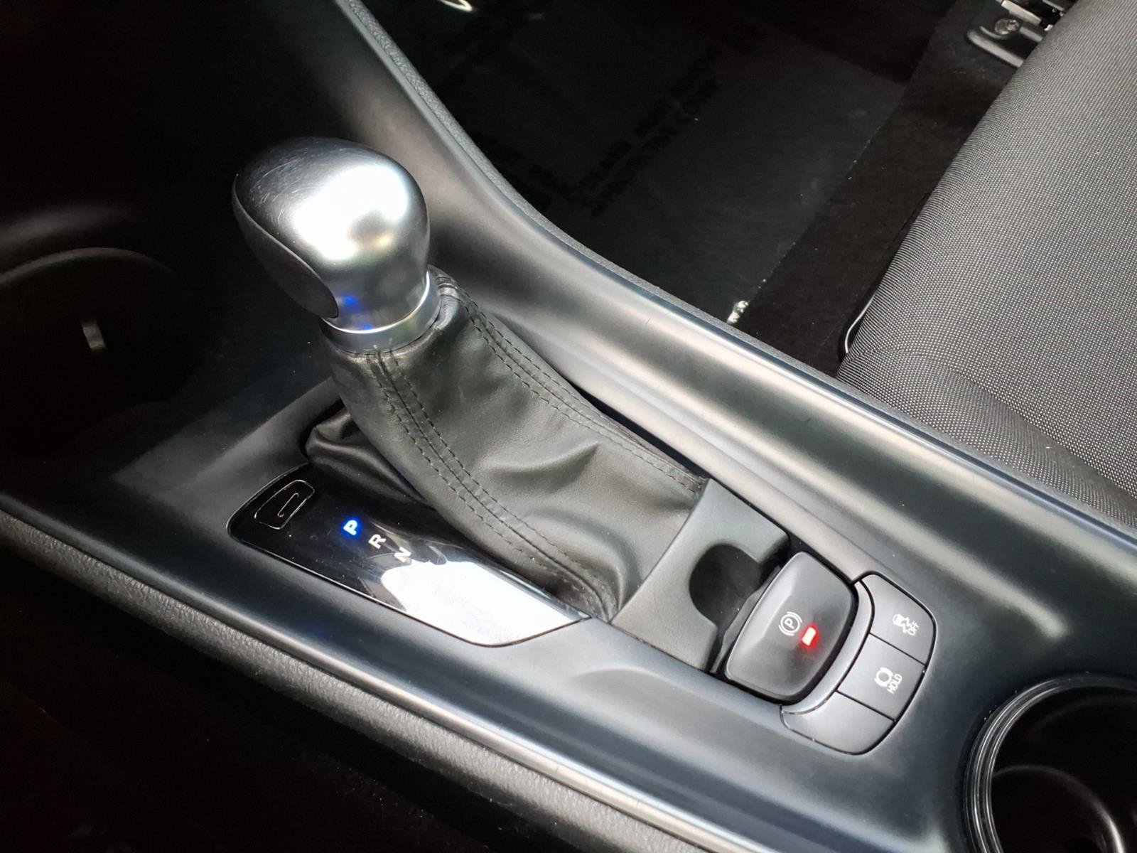 Used 2021 Toyota C-HR LE FWD image 17