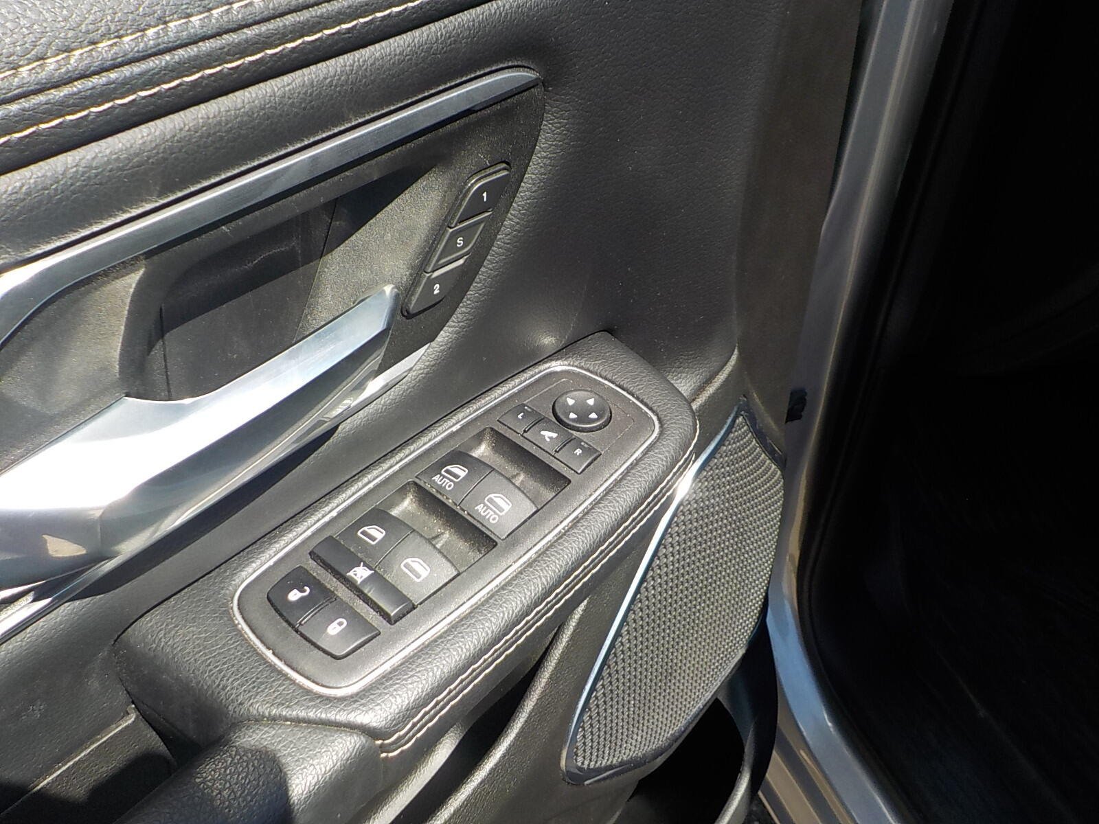 Used 2024 RAM 1500 Laramie AWD/4WD image 19