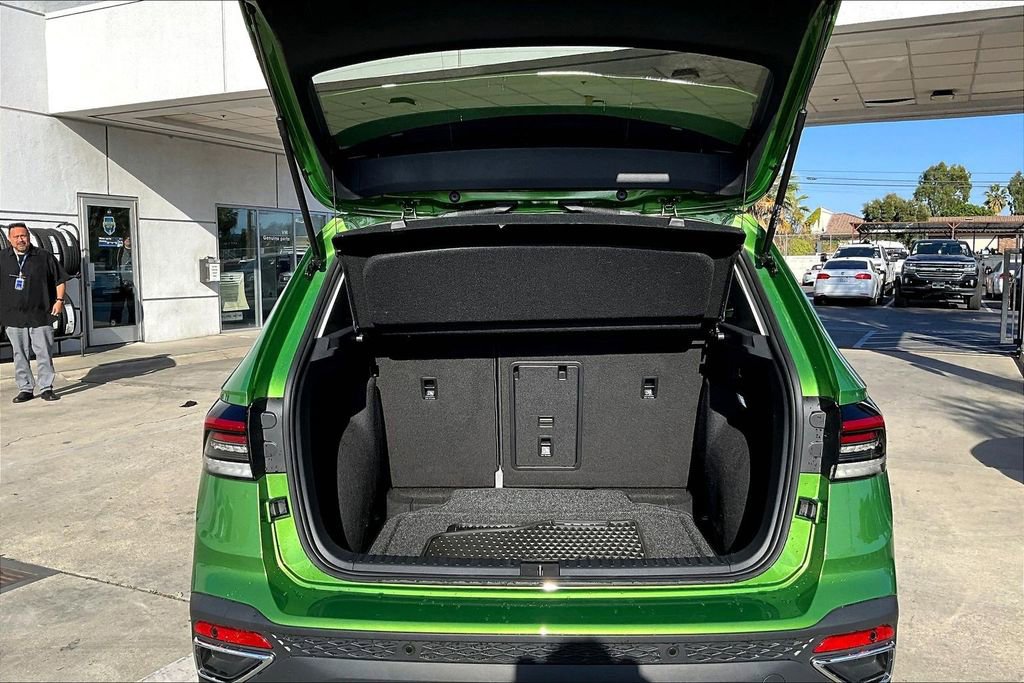 Used 2025 Volkswagen Taos SE image 25