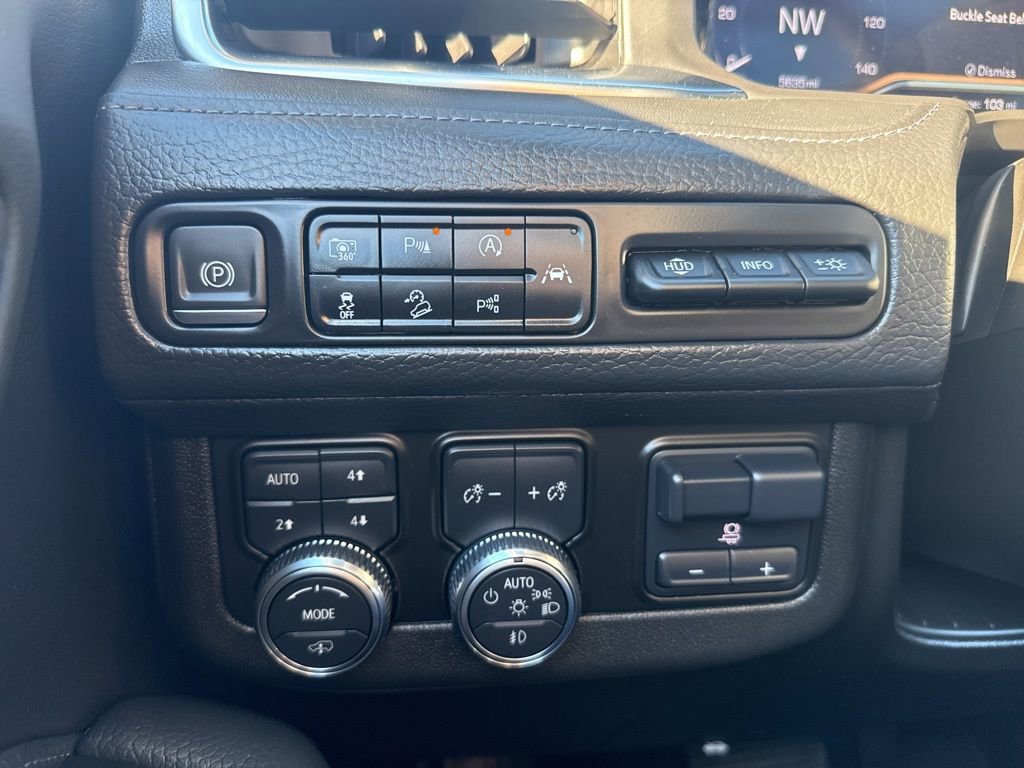 Used 2023 GMC Yukon Denali w/ Denali Reserve Package image 28