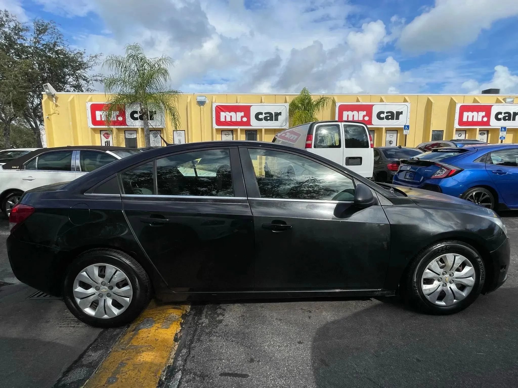 Used 2012 Chevrolet Cruze LS w/ Connectivity Package FWD image 7