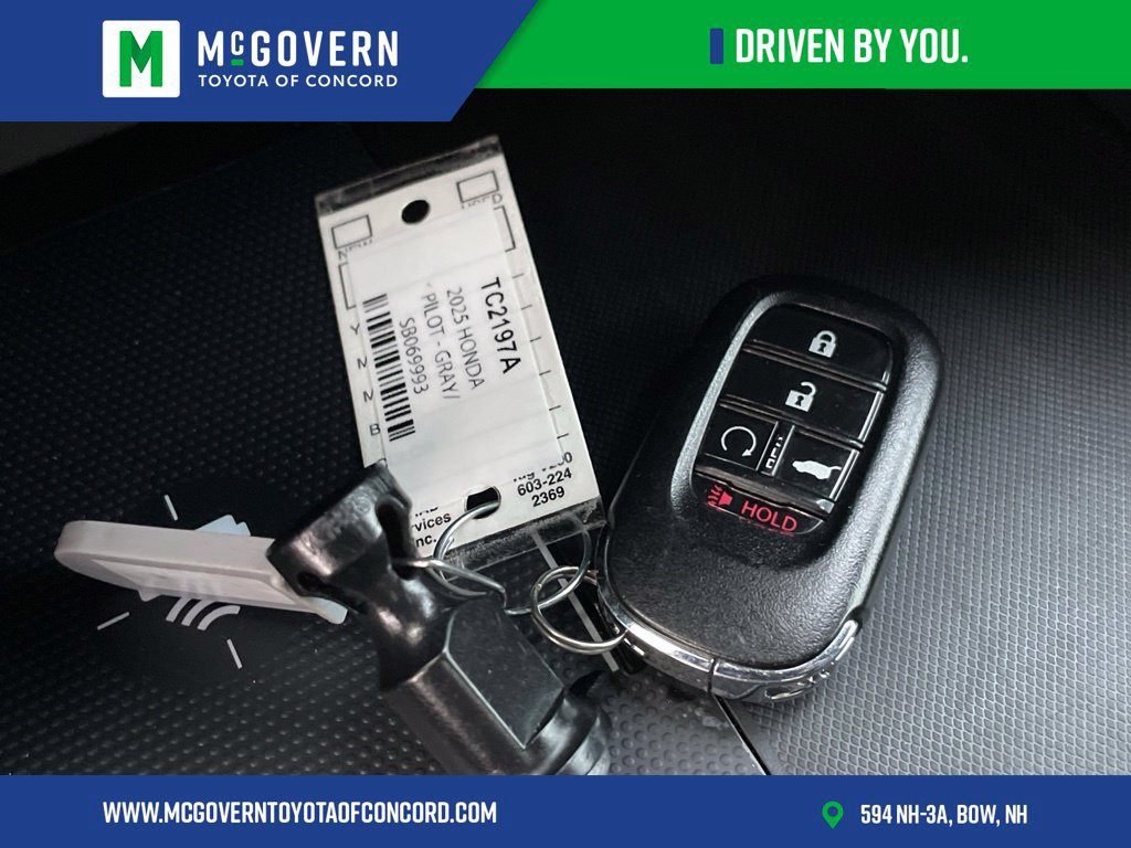 Used 2025 Honda Pilot TrailSport image 40
