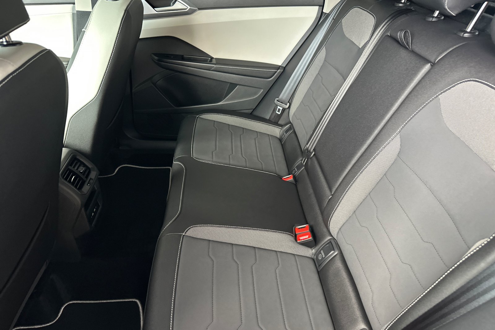 New 2026 Volkswagen Taos SE FWD image 10
