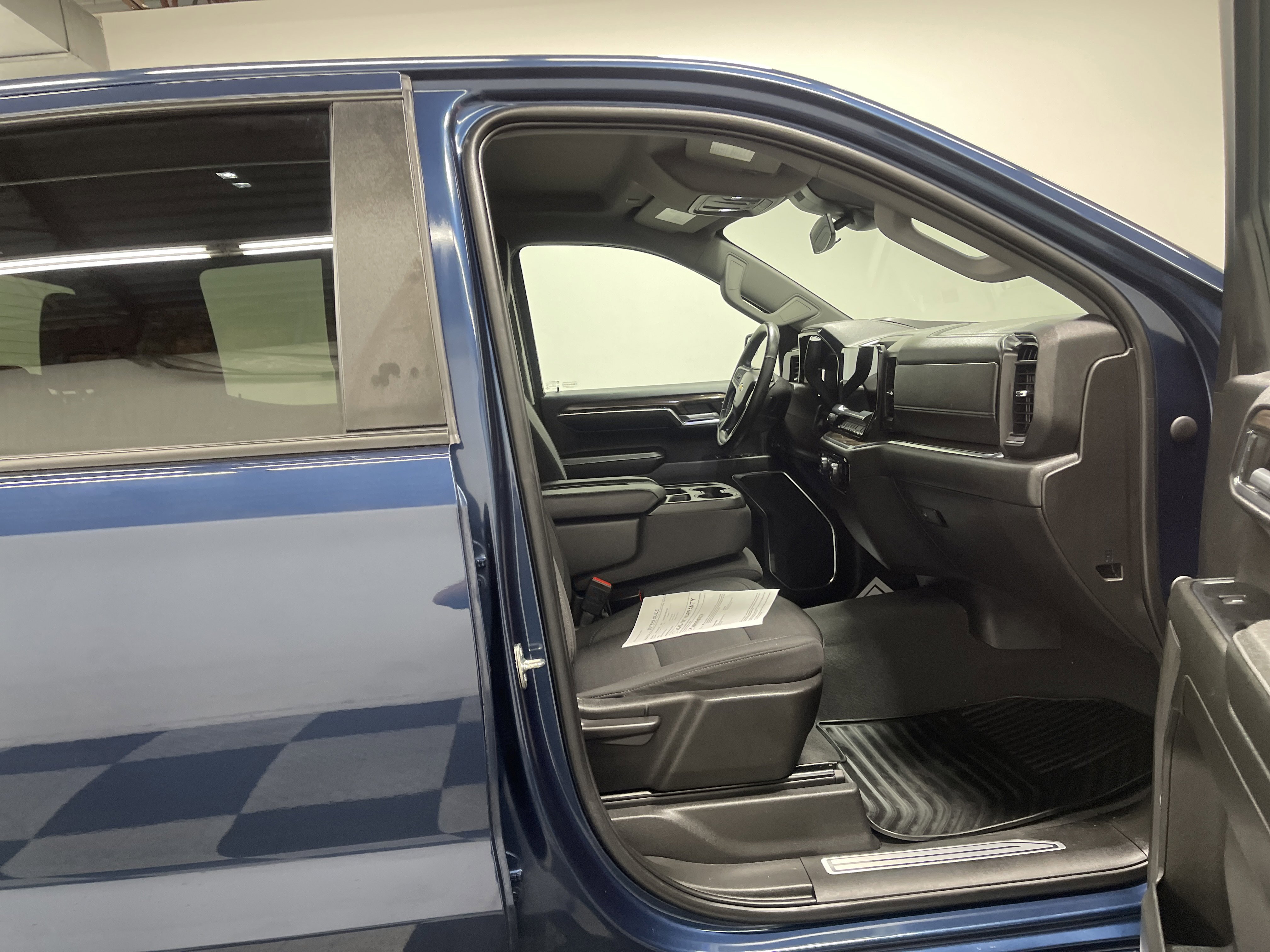 Used 2023 Chevrolet Silverado 1500 LT image 25