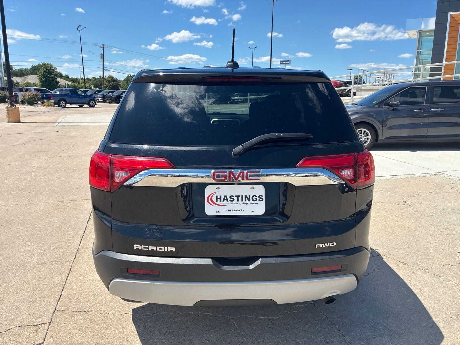 Used 2019 GMC Acadia SLE AWD/4WD image 4