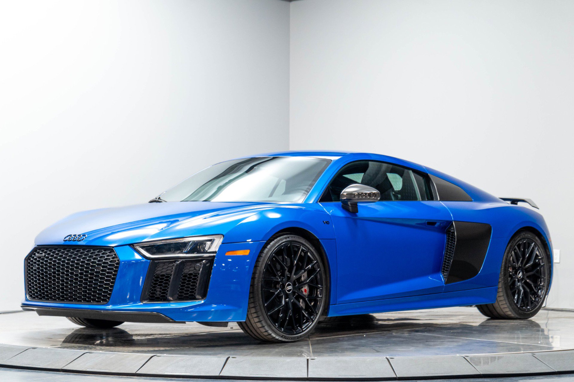 Used 2017 Audi R8 V10 plus AWD/4WD image 2