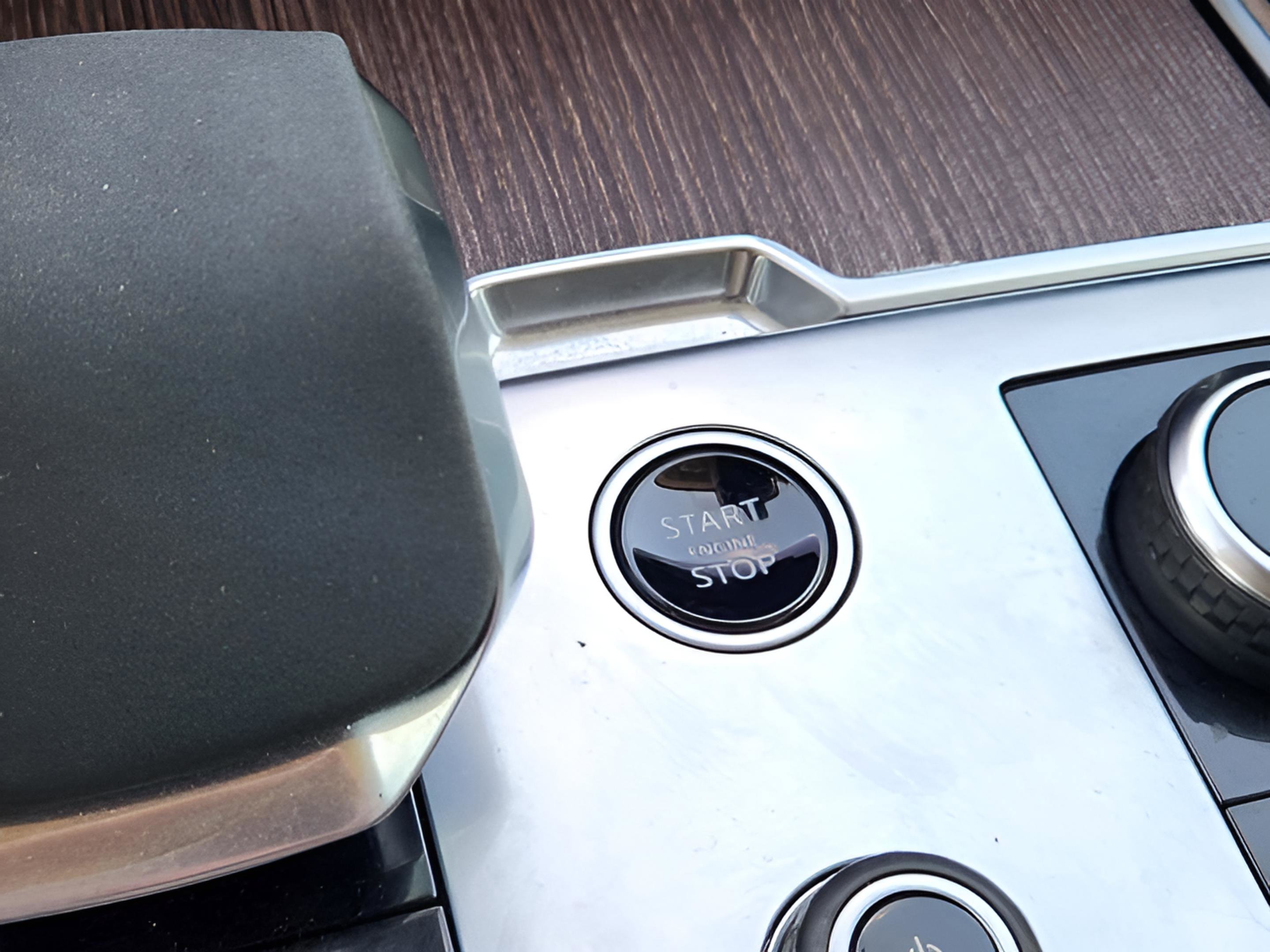 Used 2023 Land Rover Range Rover SE image 16