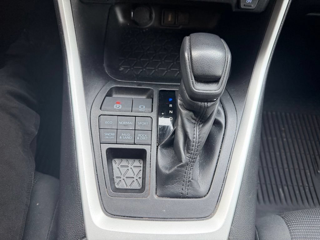 Used 2020 Toyota RAV4 LE w/ All Weather Liner Package AWD/4WD image 22