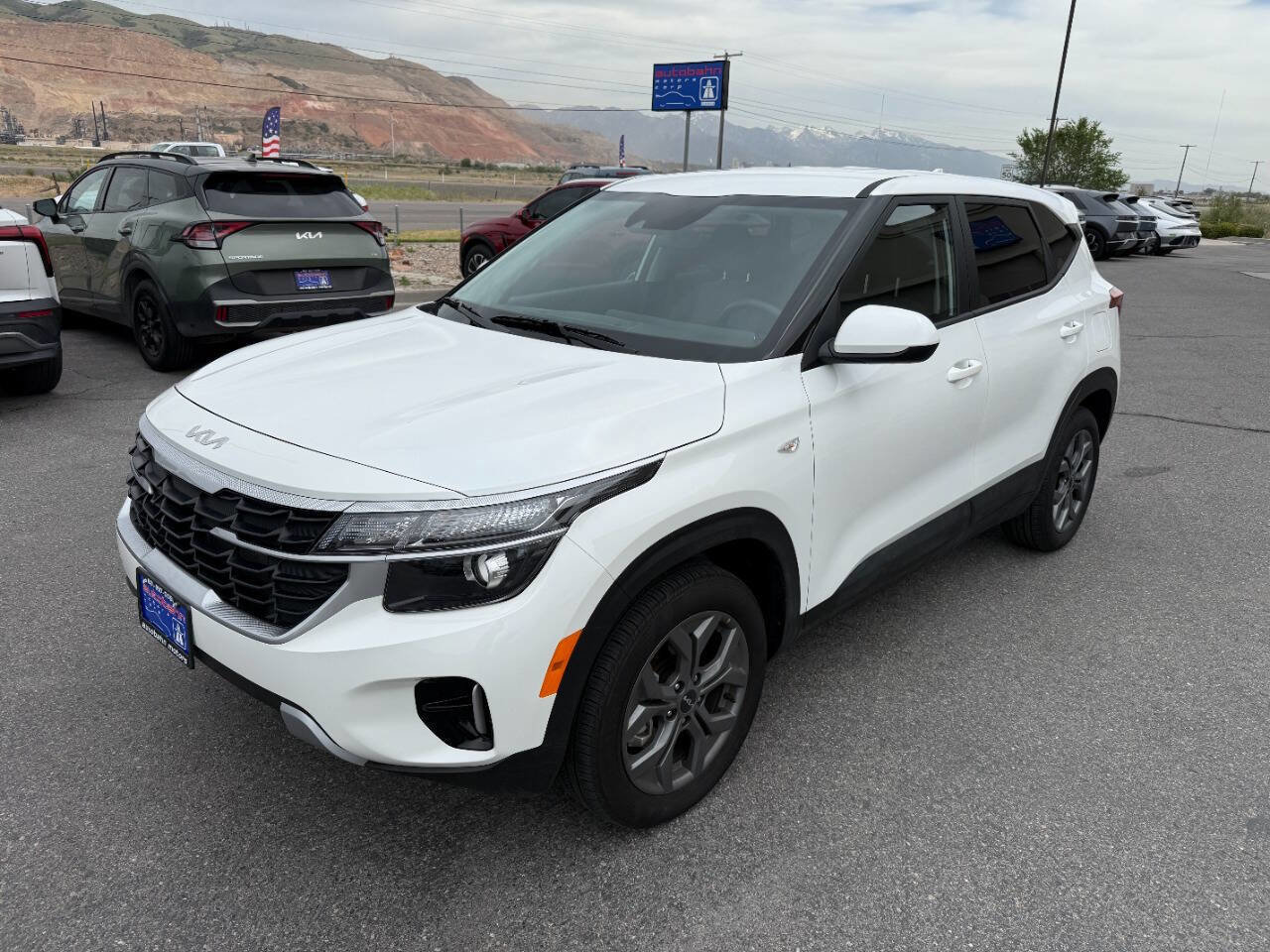Used 2026 Kia Seltos LX AWD/4WD image 2