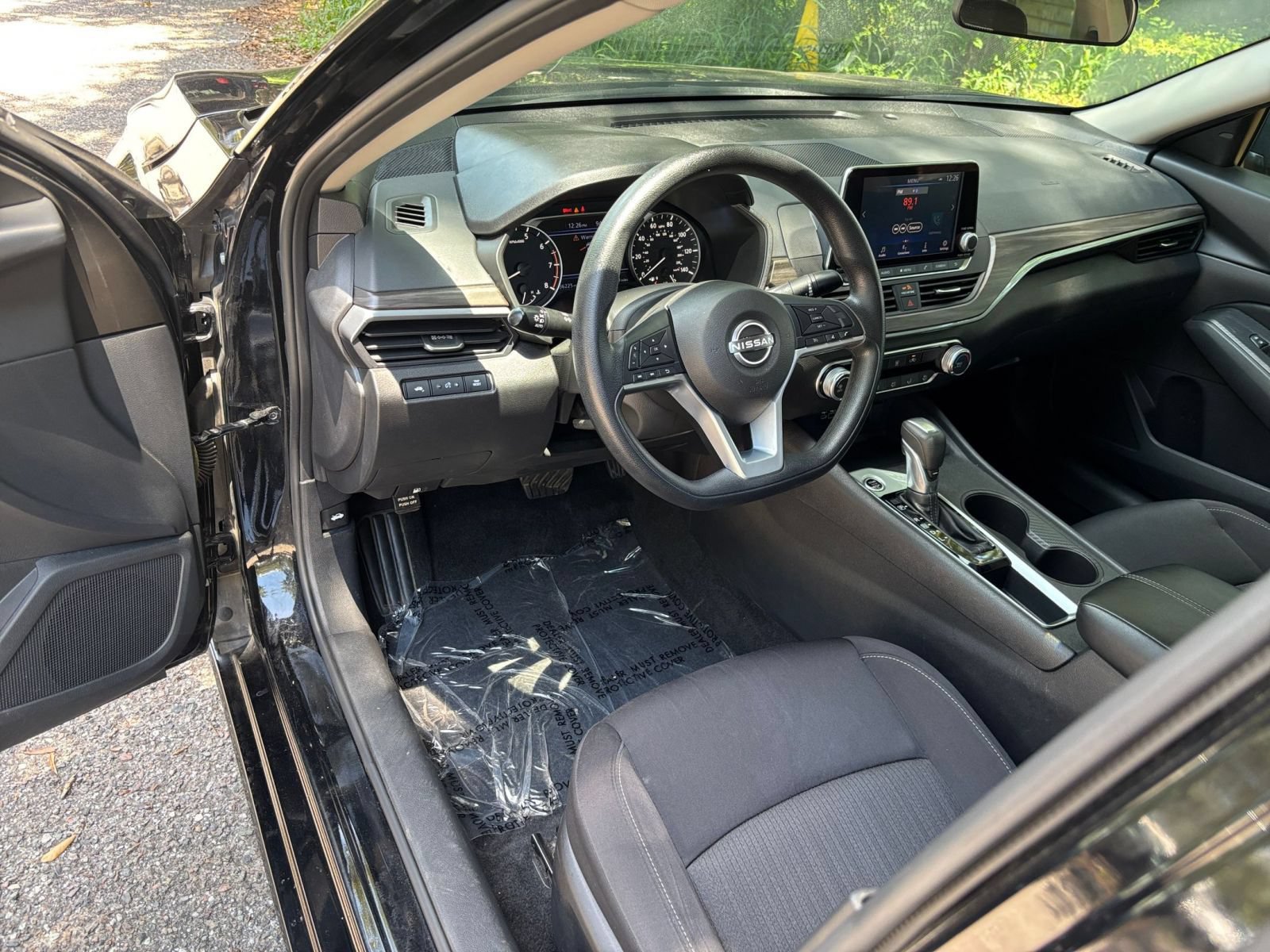Used 2025 Nissan Altima 2.5 SV FWD image 34