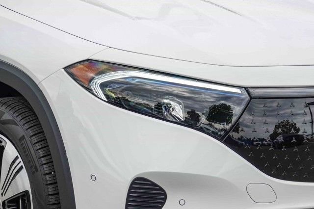 Used 2024 Mercedes-Benz EQB 300 4MATIC image 9