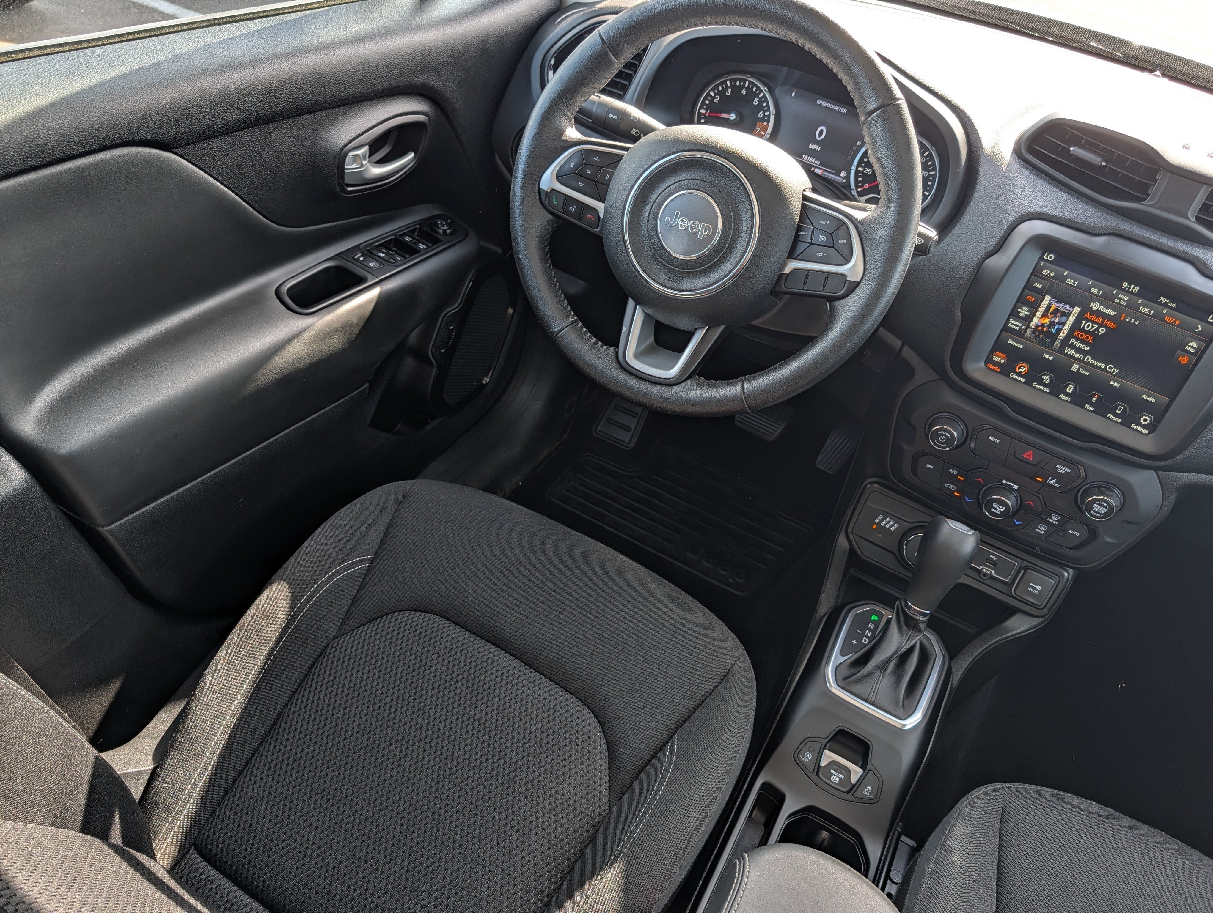 Used 2023 Jeep Renegade Altitude w/ Sun/Sound Group AWD/4WD image 9