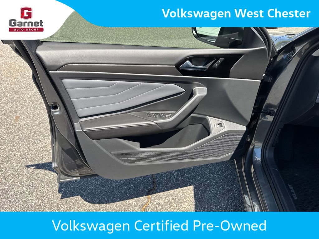 Used 2025 Volkswagen Jetta SEL FWD image 11