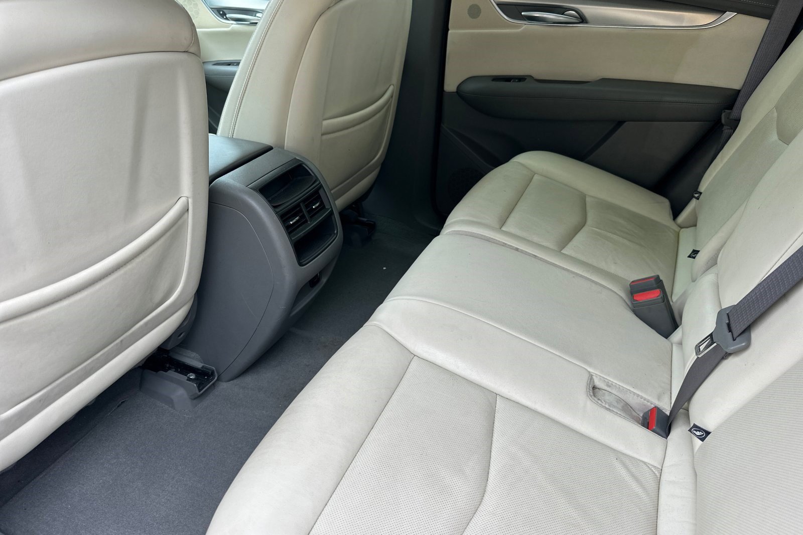 Used 2018 Cadillac XT5 Luxury w/ Driver Awareness Package image 29