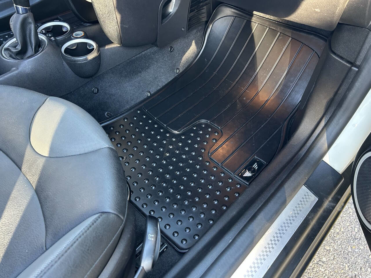 Used 2009 MINI Cooper S w/ Premium Pkg image 18