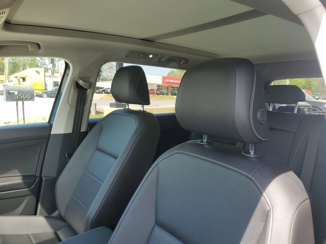 Certified 2021 Volkswagen Tiguan SE w/ Panoramic Sunroof Package image 17
