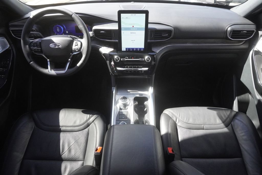 Used 2023 Ford Explorer Platinum w/ Technology Package image 9