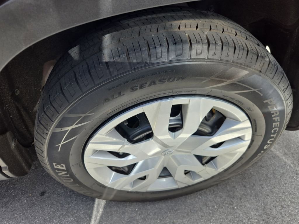 Used 2022 Toyota Corolla Cross L image 8