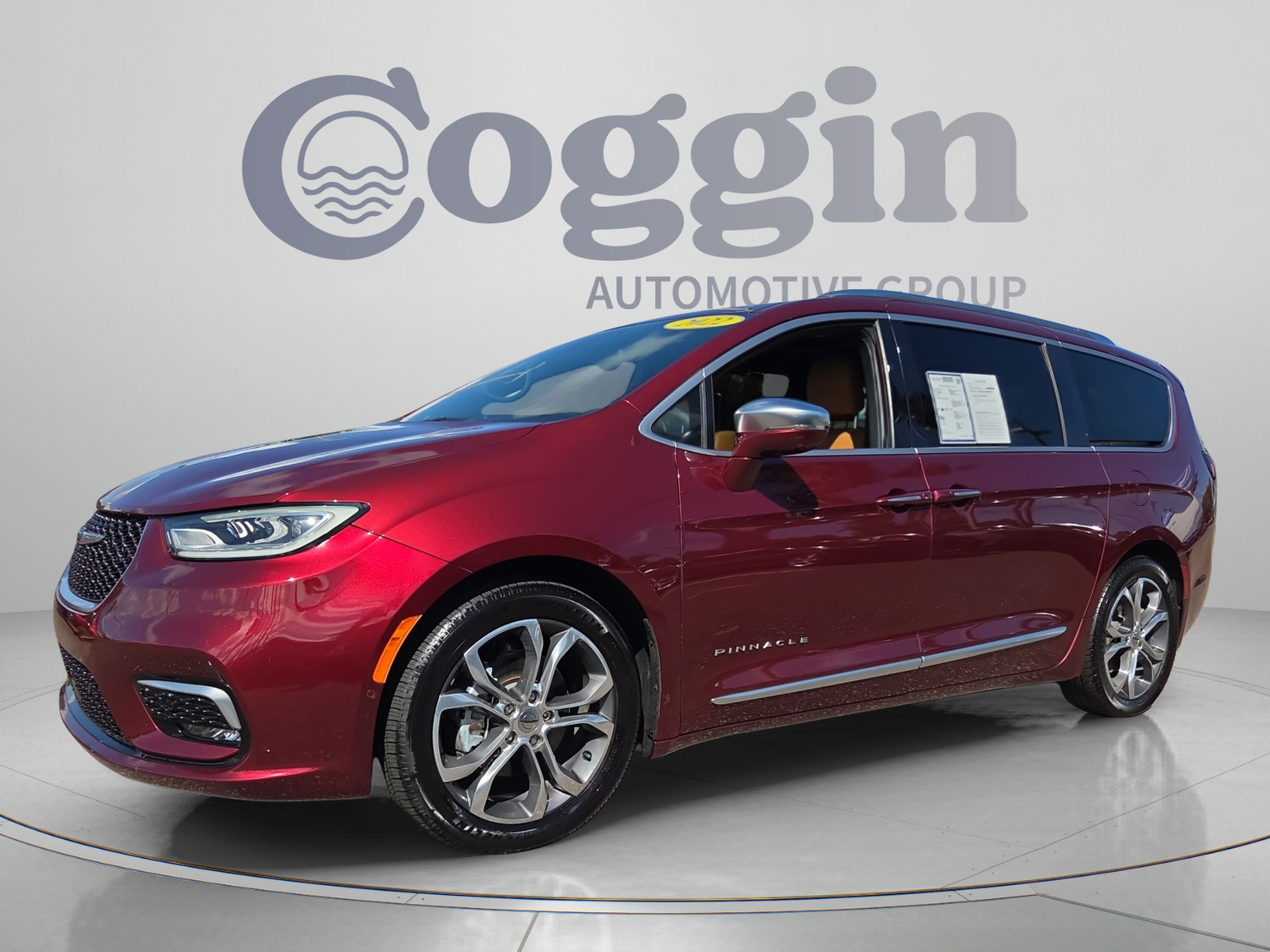 Used 2022 Chrysler Pacifica Pinnacle FWD image 1