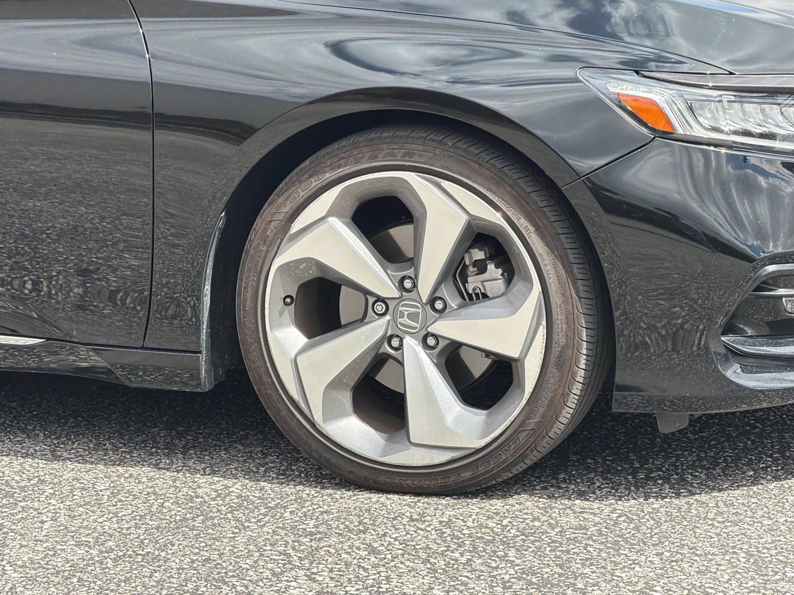 Used 2018 Honda Accord Touring image 25