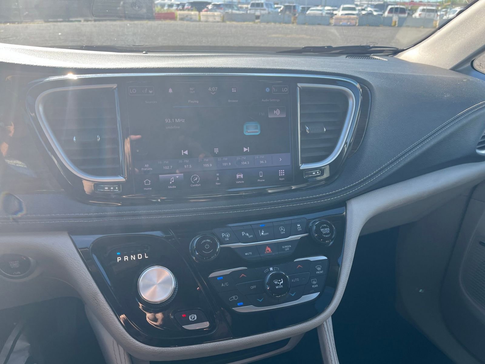 Used 2022 Chrysler Pacifica Limited FWD image 17