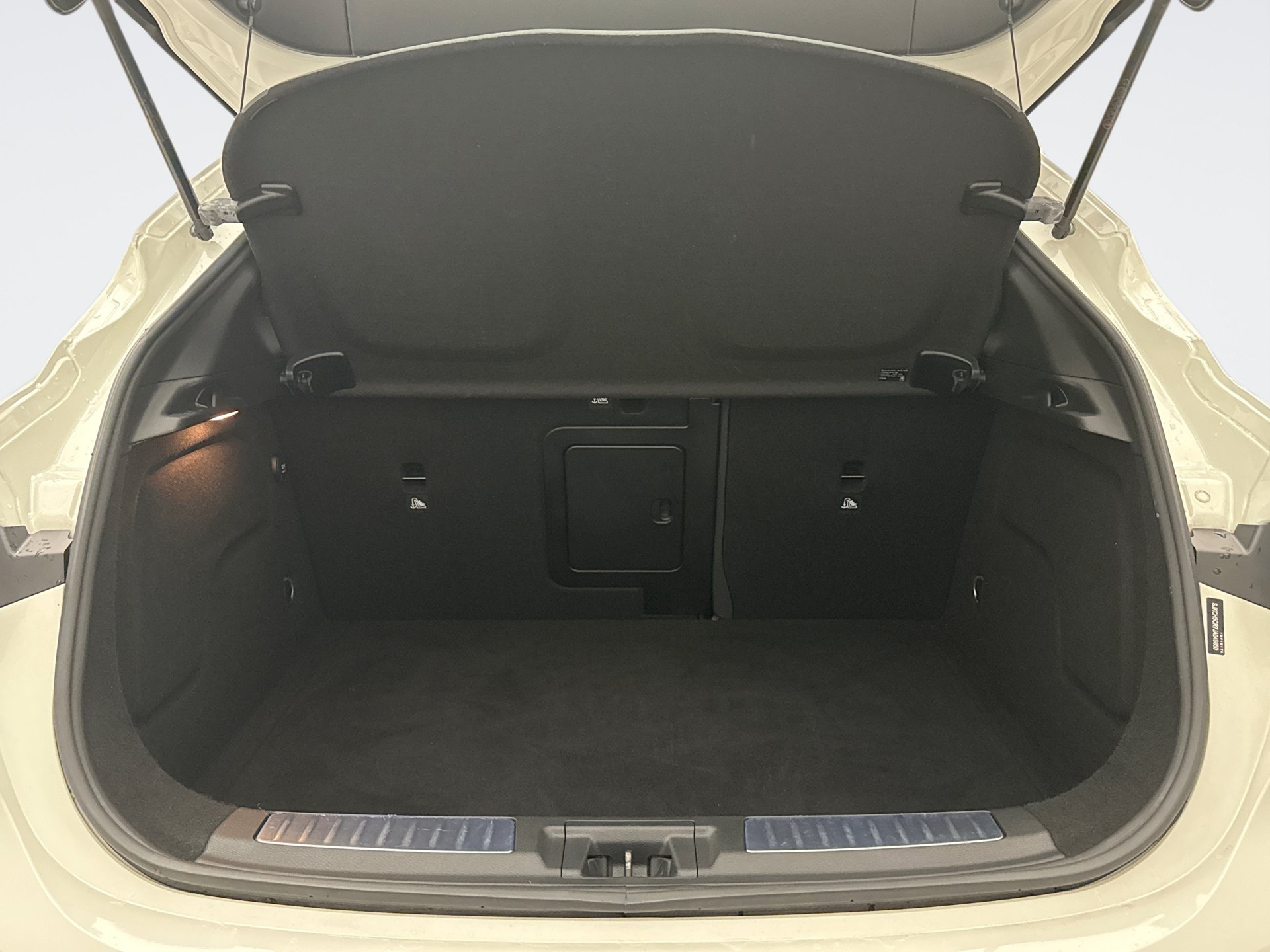 Used 2018 INFINITI QX30 Premium w/ Navigation Package AWD/4WD image 22