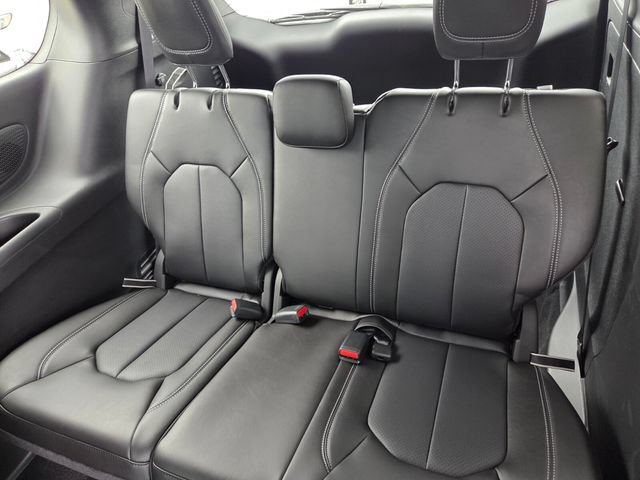 New 2027 Chrysler Pacifica Select FWD image 6