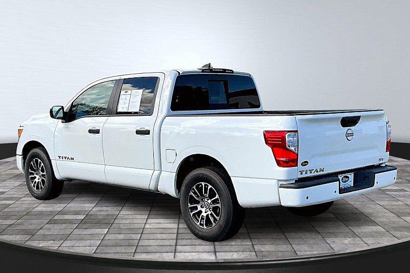 Used 2023 Nissan Titan SV RWD image 14