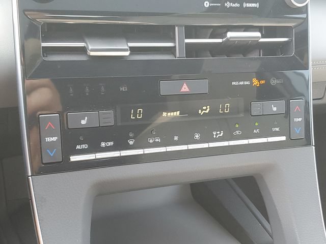 Used 2021 Toyota Avalon XLE w/ Moonroof Package FWD image 28