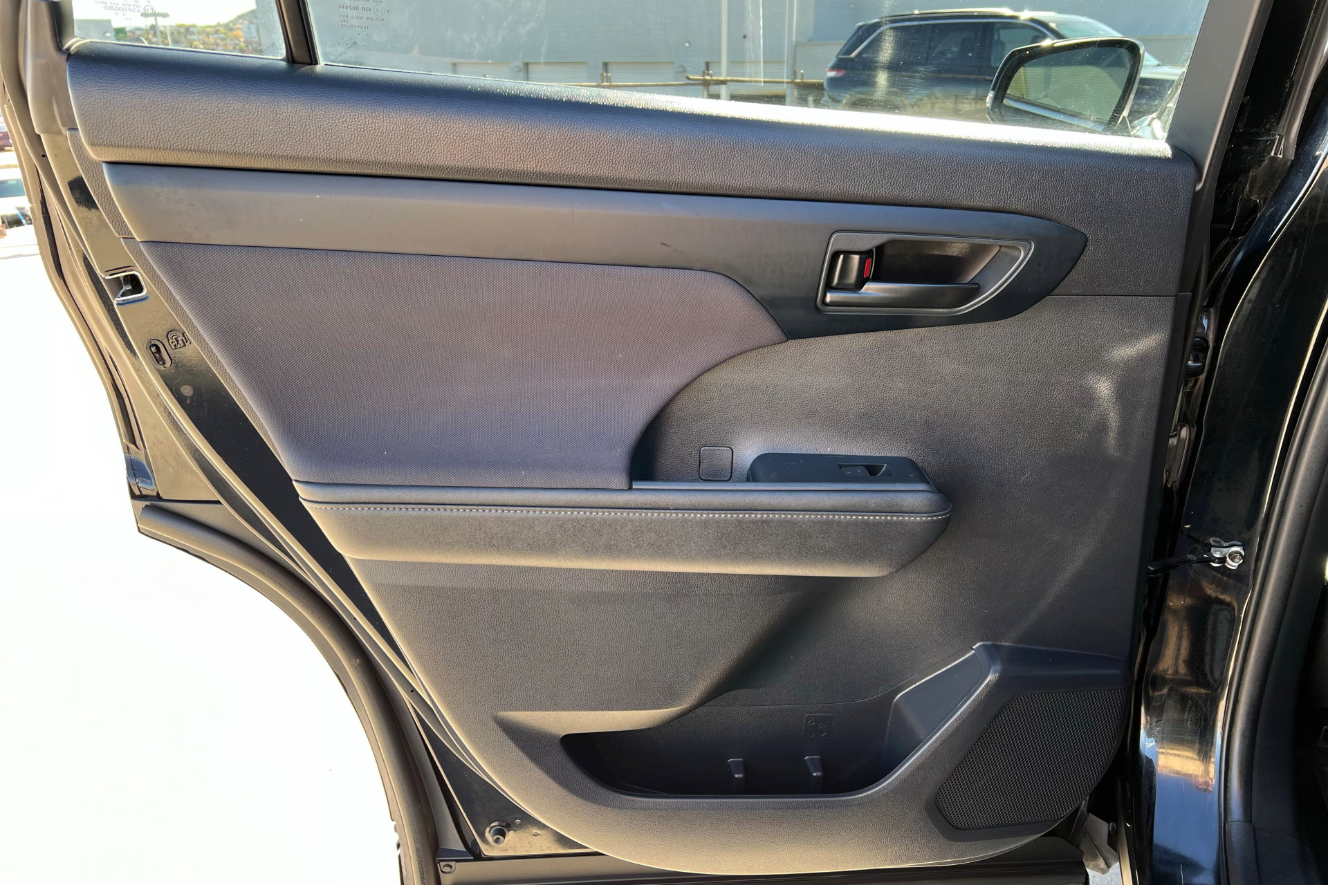 Used 2024 Toyota Highlander LE image 19